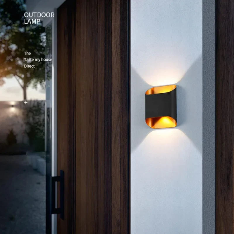 Modern-black-and-gold-LED-wall-light

